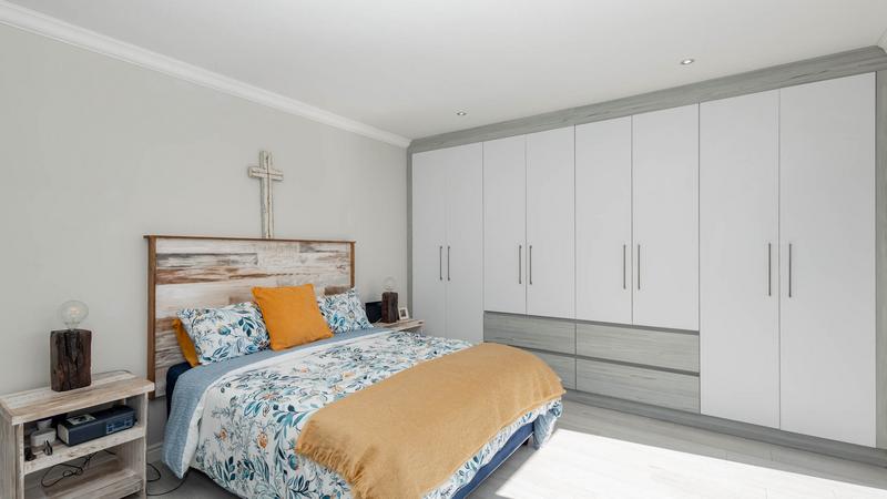 3 Bedroom Property for Sale in Sandy Point Western Cape